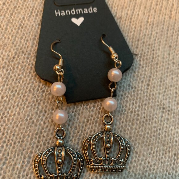 2x18$ ☃️ 🎁 Creation Earrings - Crown antique Silver tone / peal beads Earrings - Picture 2 of 5